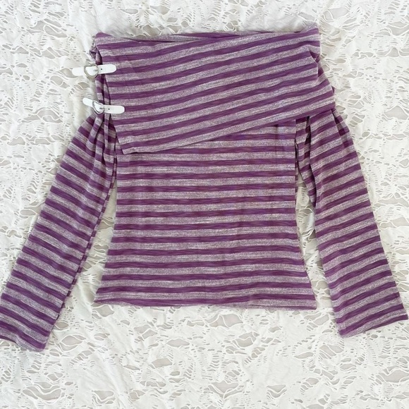 Double Punch off the shoulder top - Picture 2 of 3